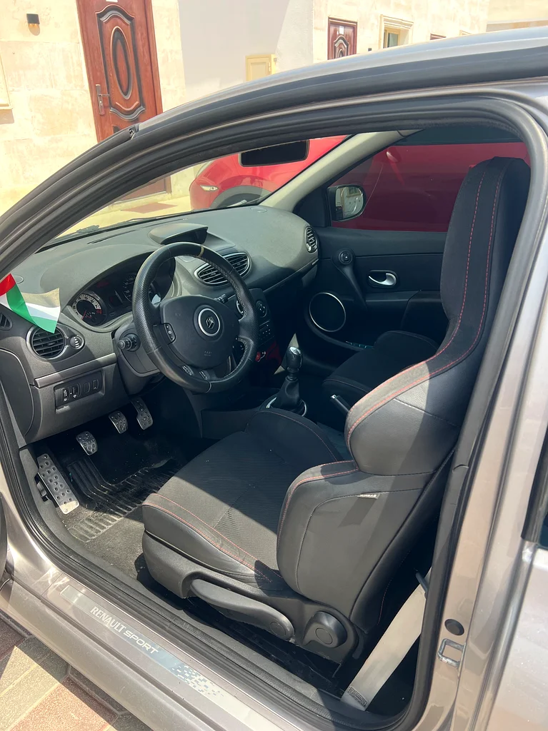 RENAULT CLIO RS63613733853059114