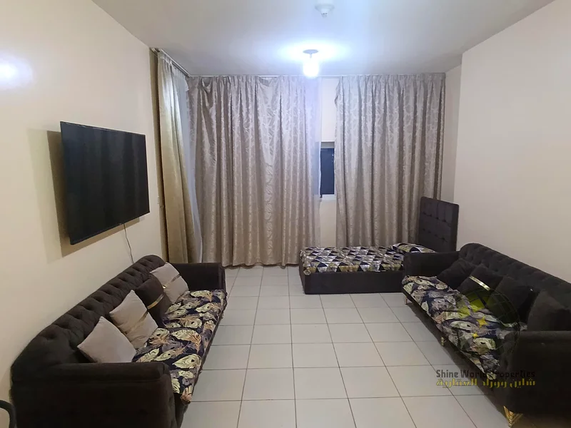 موقع مركزي قريب من الكورنيش، والمجمعات التجارية، والمدارس والمرافق العامة63889027867009112