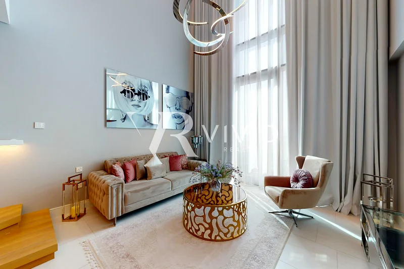 Exclusive | 1 Bedroom | Loft | Available October63794274929153111
