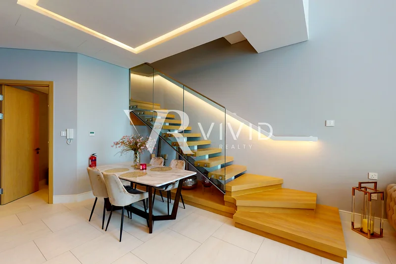 Exclusive | 1 Bedroom | Loft | Available October63794274929153114
