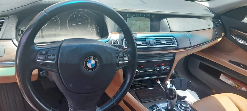 BMW740LI63612445466498113