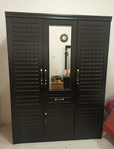 Hi, I want to sell 3 Door Cabinet brand-new