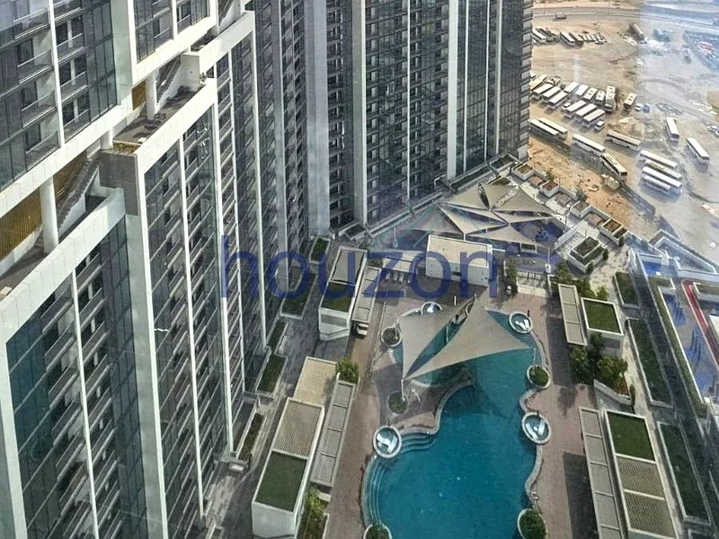 شقة جديدة بالكامل وواسعة بغرفة نوم واحدة | طابق عالي | شرفة63758547993987110