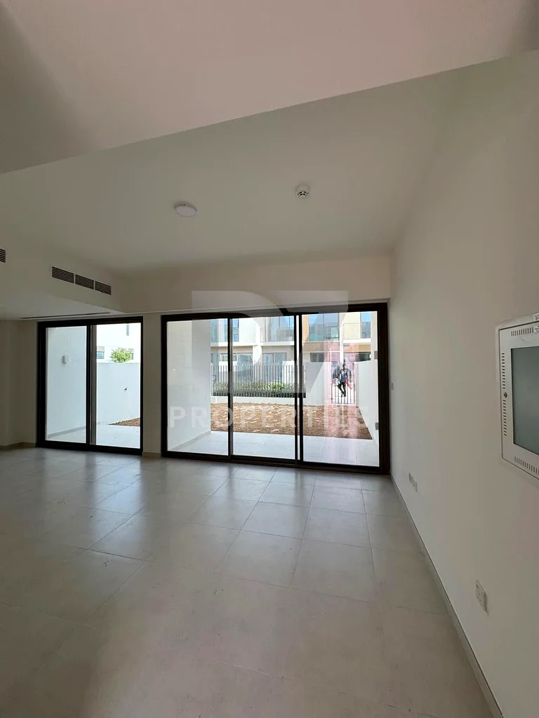 CORNER UNIT | CLOSE TO AMENITIES | HANDOVER SOON63947307220099112