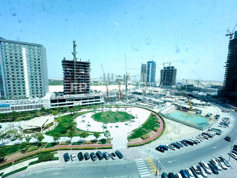 مُفروش بالكامل | إطلالة على الحديقة مع مسبح | جديد بالكامل63807671492867110