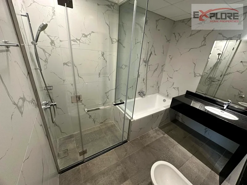 PRIME LOCATIOM | VACANT | APPARTMENT |63767748989441111