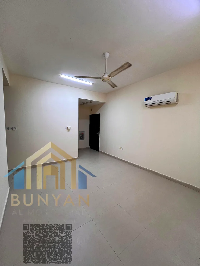 🔑 شقة بغرفة نوم واحدة للإيجار في الروضة 3 – عجمان 🏡✨  📍 الموقع: تقع هذه الشقة مباشرة على شارع عمان في الروضة 3 – عجمان،63720235513475111