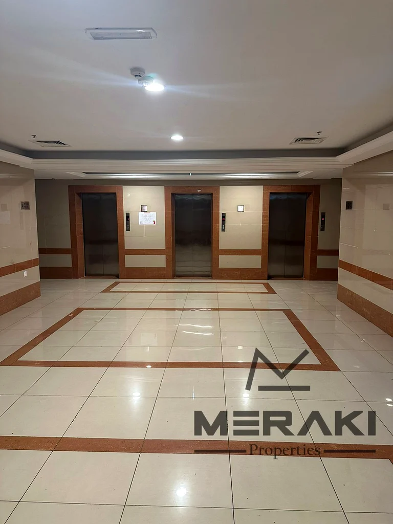 2bhk for sale with a direct view of the creek.63867361190785113