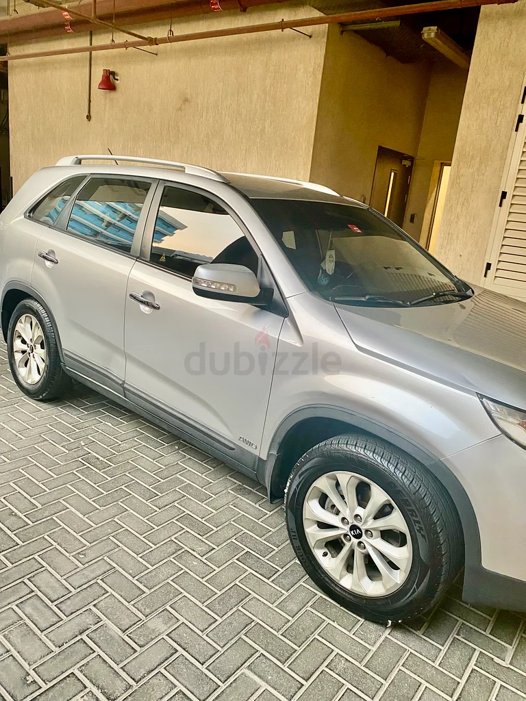 Kia Sorento  Grey –  (GCC Specs)63612077781123111