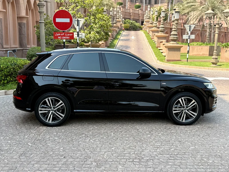 Audi Q5 2018 Quattro 45 TFSI S-Line , GCC , all Service History with aAli and Sons63612087549313114