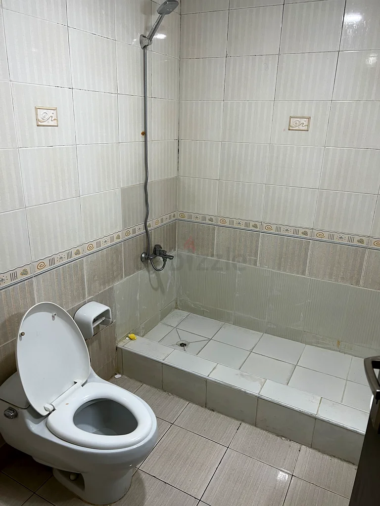 Spacious partition for single person available in Al Nahda 263624879973633113