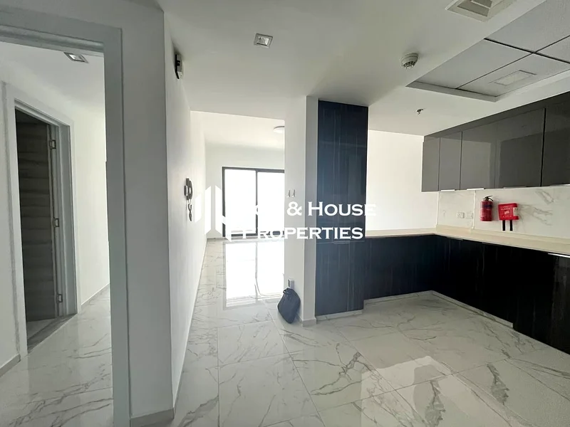 تصميم فاخر بغرفة نوم واحدة مع أجهزة مطبخ متضمنة وإطلالة على المسبح63799126634882113