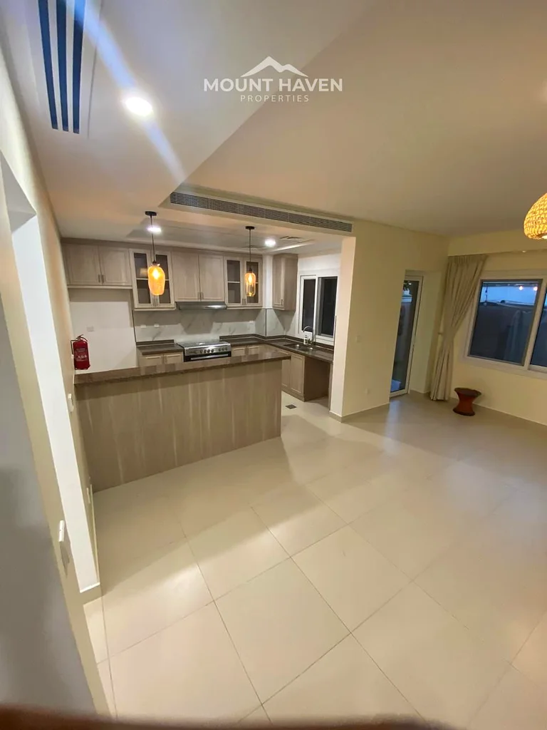 مستوحى من الطراز الإسباني | منزل عائلي | مع فناء خلفي كبير63915585596673114