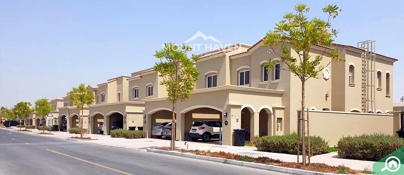 مستوحى من الطراز الإسباني | منزل عائلي | مع فناء خلفي كبير63915585596673110