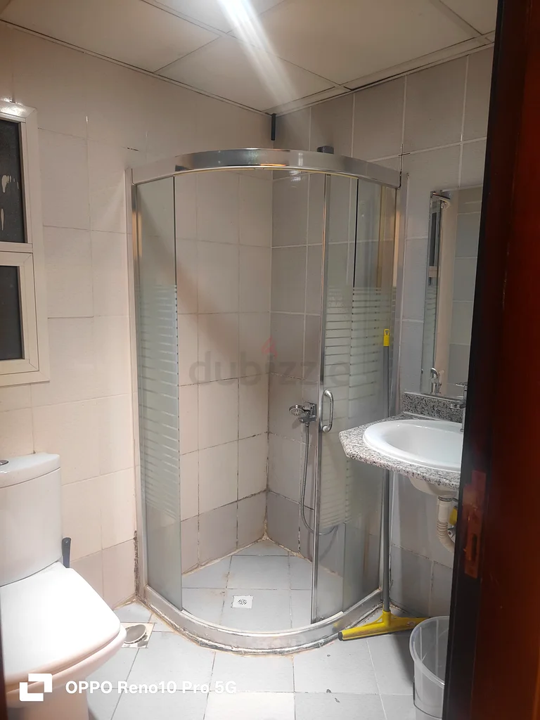 Master Bedroom with attached bathroom63797093178369112