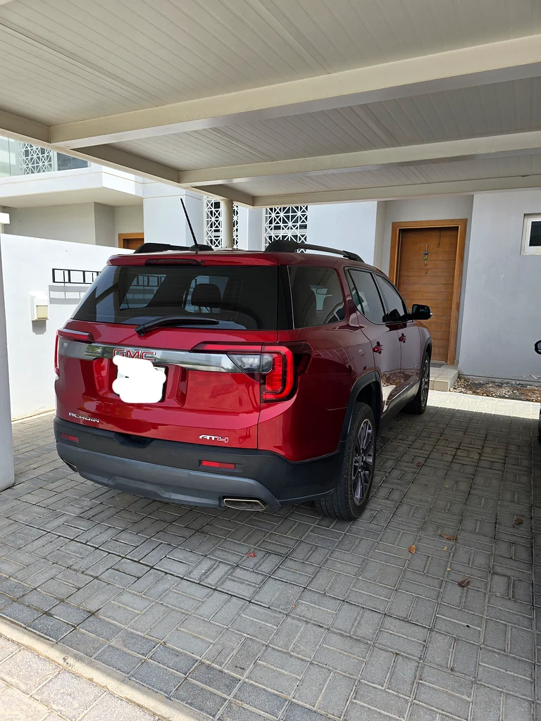 2023 GMC Acadia in perfect condition63613467883523111