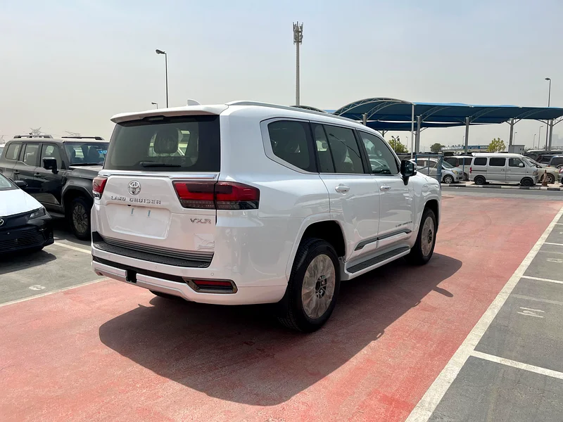 TOYOTA LANDCRUISER 3.5 VXR HYBRID WHITE 202563613129644930113