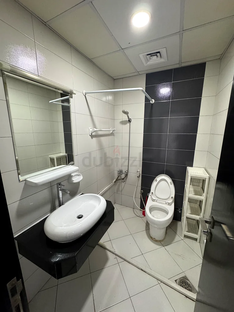 Solo partition | girls only | Available immediately | Near Dmcc metro station Marina63624723506179112