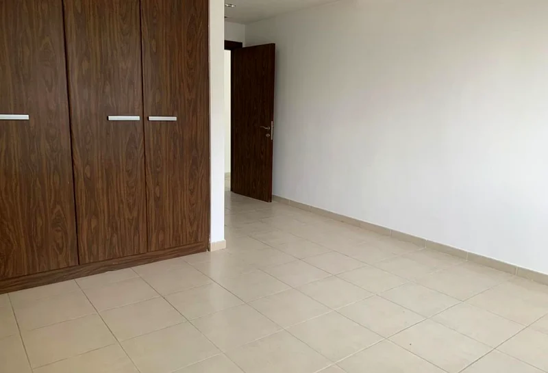شقة رائعة مكونة من 4 غرف نوم | للإيجار | موقع متميز63792985058945114