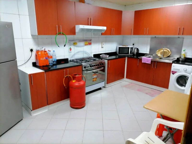 ابوهيل سكن بنات  (غرفه خاصه بشباك لبنت ) 1400 درهم بجانب مترو القياده64057140282754112