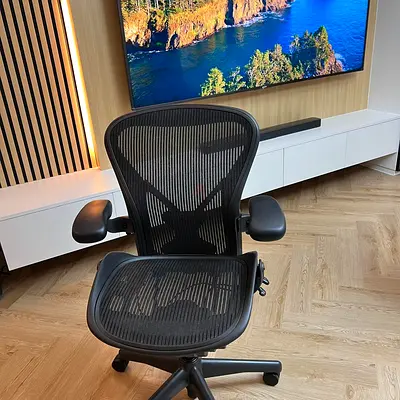 Herman Miller Aeron chair size B