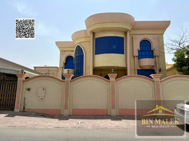 فيلا للإيجار // قريبة من طريق الشيخ عمار // موقع متميز // فوق المسجد // سعر جيد63719878520706110