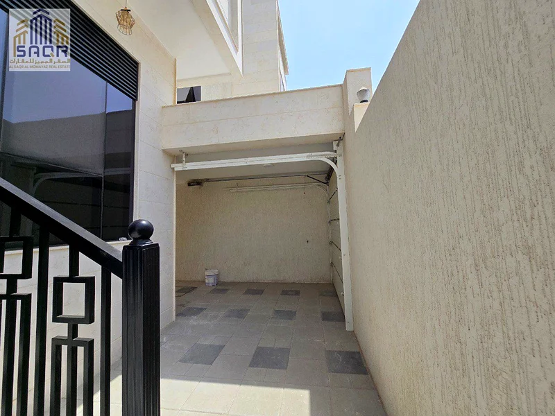 Air conditioning included / stone facade / freehold / large area63884771577474113