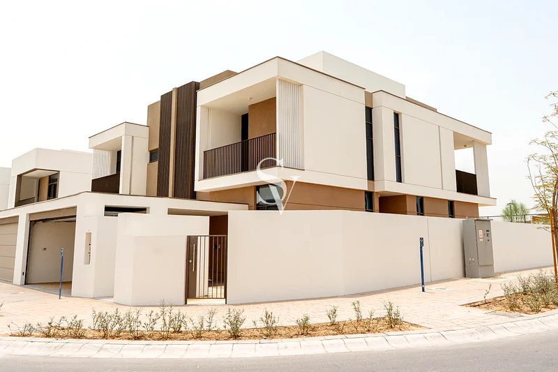 Corner Unit | On the Amenities | Big Plot63762905638786112