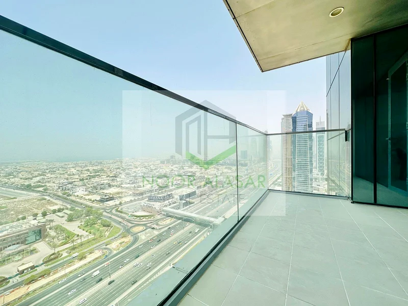 شقة باردة وواسعة مكونة من 3 غرف نوم وغرفة خادمة بالقرب من مترو وبها إطلالة مفتوحة63744985548035110