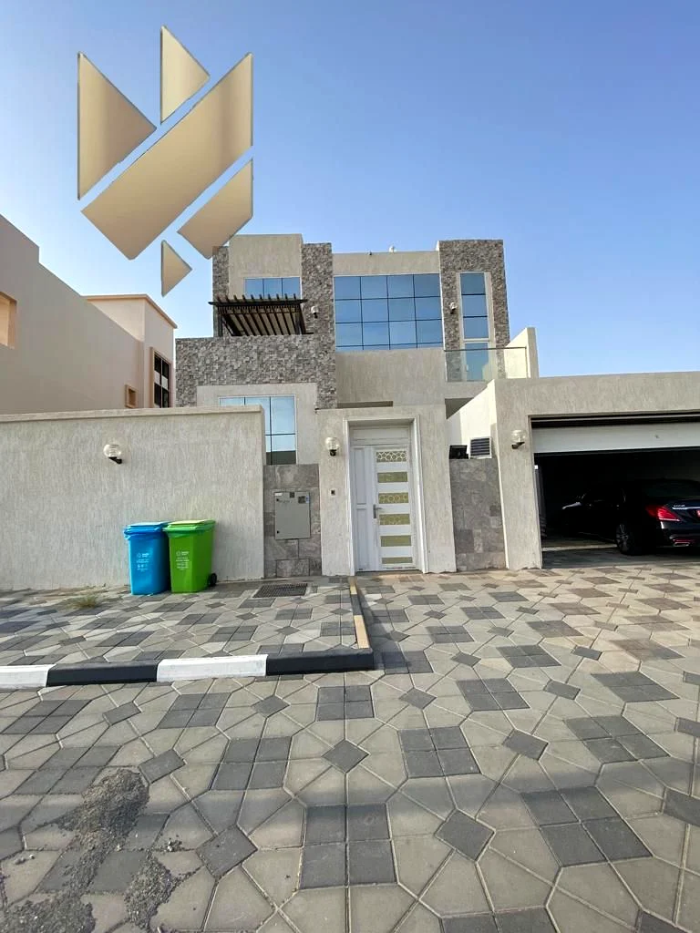 استمتع بتجربة معيشة لا تضاهى في الفيلا المفروشة بالكامل الأكثر أناقة وعصرية مع تشطيبات حديثة وأنيقة من الفئة الفاخرة جدًا63699653229826110