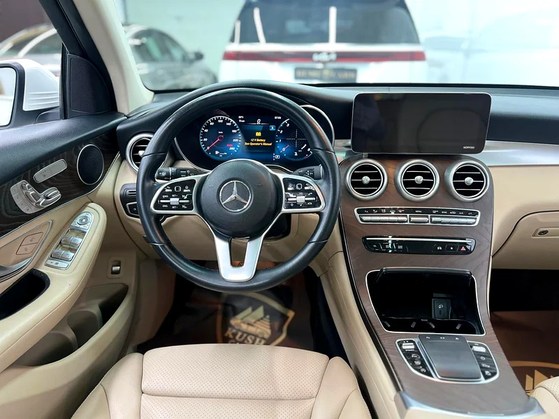 MERCEDES-BENZ GLC300 4MATIC 2021 EXCELLENT CONDITION63613461880323114