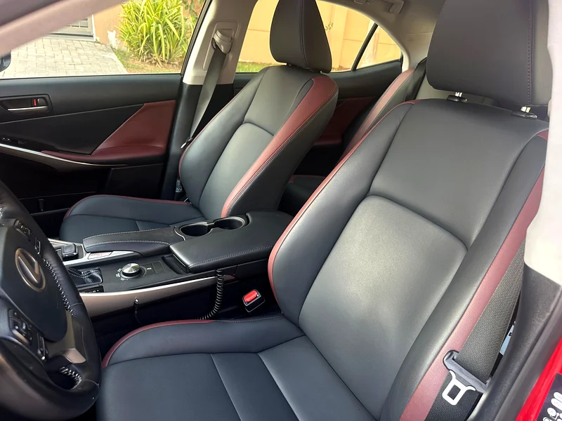 Immaculate 2017 Lexus IS200t GCC63612074400641112