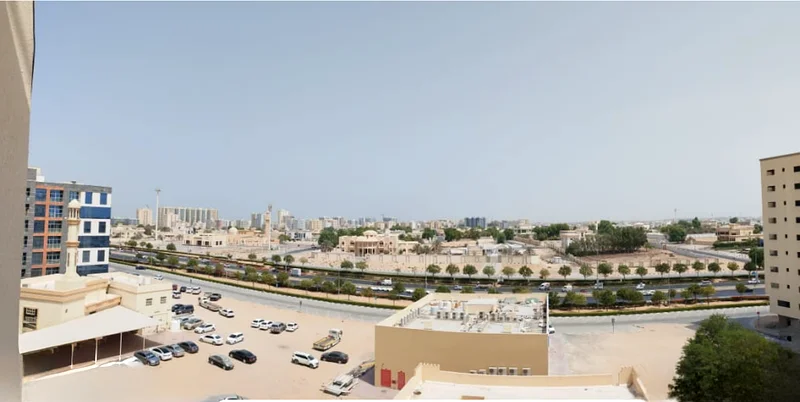 غرفة مشتركة واسعة غير مؤثثة مع شرفة63723652835714110