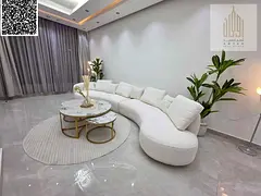 A ready-to-move-in villa with hotel furniture, first tenant in an excellent location.
