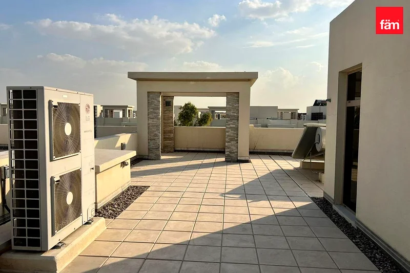شاغرة | واسعة | مجتمع عائلي63804242495618110