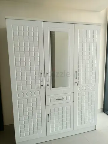 Hi, I want to sell 3 Door Cabinet brand-new