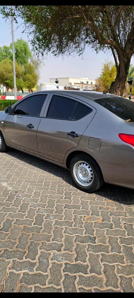 Nissan sunny 201963612795762049110