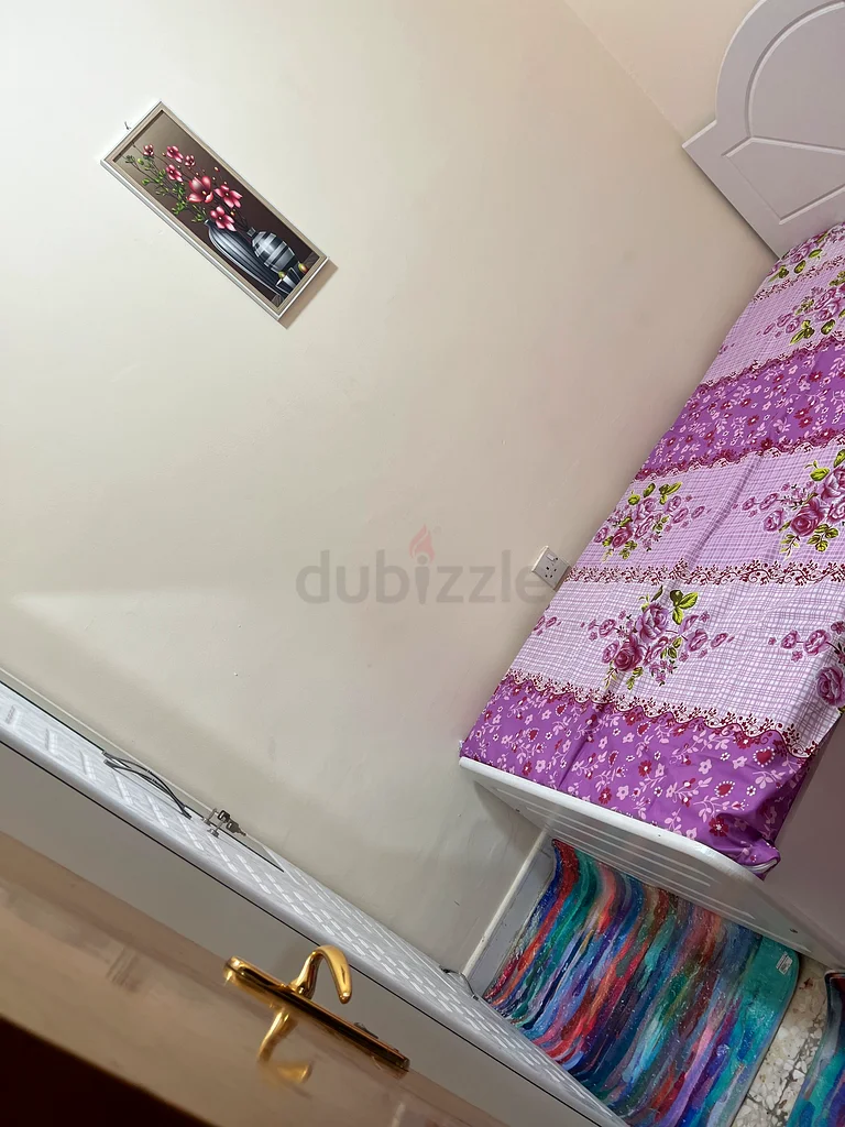 ابوهيل سكن بنات  (غرفه خاصه بشباك لبنت ) 1400 درهم بجانب مترو القياده64057140282754111