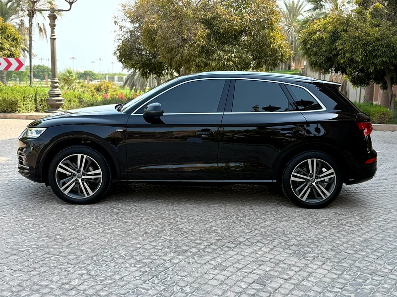 Audi Q5 2018 Quattro 45 TFSI S-Line , GCC , all Service History with aAli and Sons63612087549313113