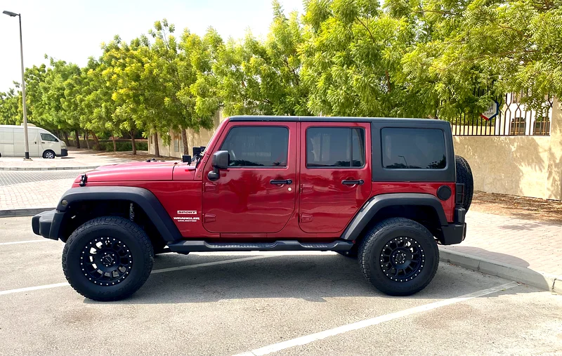 British Expat Lady Driven | Fully Modified | Below Average Mileage | Full Mopar/Jeep Service63612070119683114