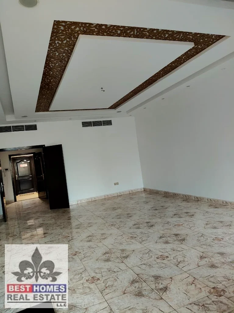 شقة كبيرة بثلاث غرف نوم وغرفة خادمة مع إطلالة مفتوحة للإيجار في أبراج النعيمية63723852721923112