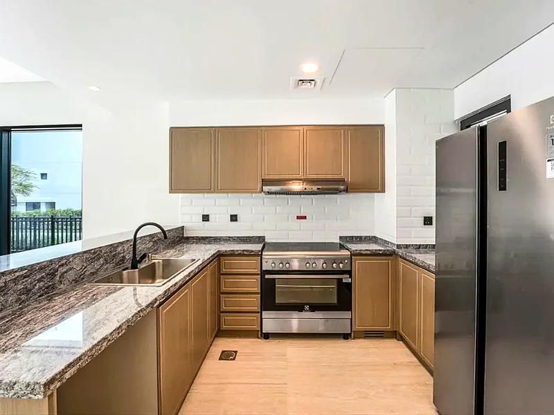 CORNER END | ROW 5 BEDROOM+MAID | PREMIUM LOCATION63962717420802112