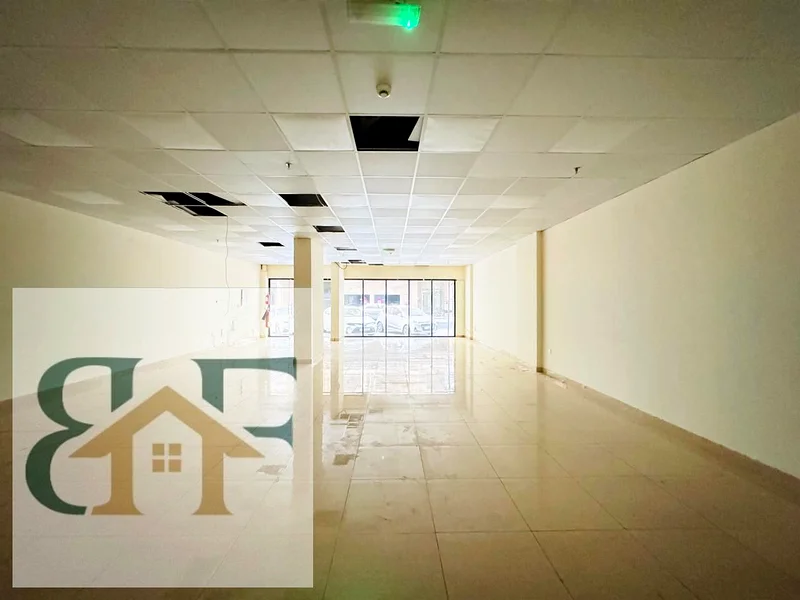 Prime Location bigger size shop with washroom available for rent63622899933442111