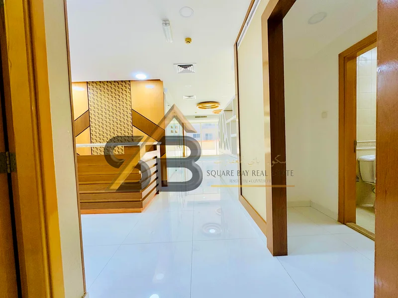 موقع متميز ومكتب مجهز بالقرب من سوق سنترال وغرفة طعام متوفرة63615249442305111
