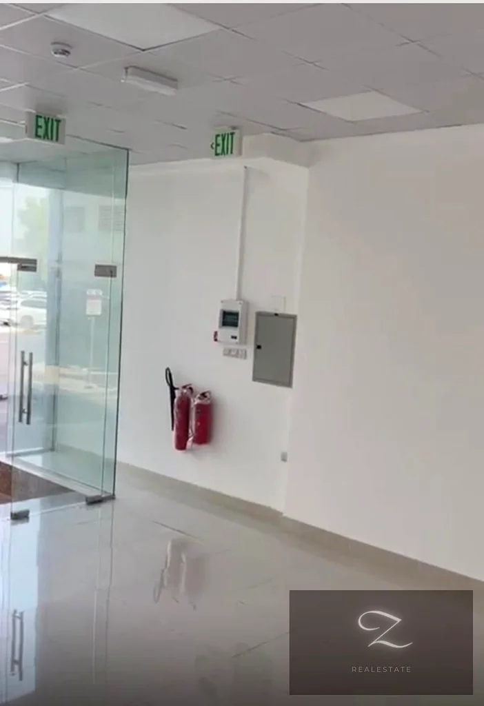 محل تجزئة مُجدّد بالكامل - مثالي لصيدلية | موقع متميز - المجز 1، الشارقة ( corniche buheira، مباشرةً مقابل مسجد النور)63818610373633112