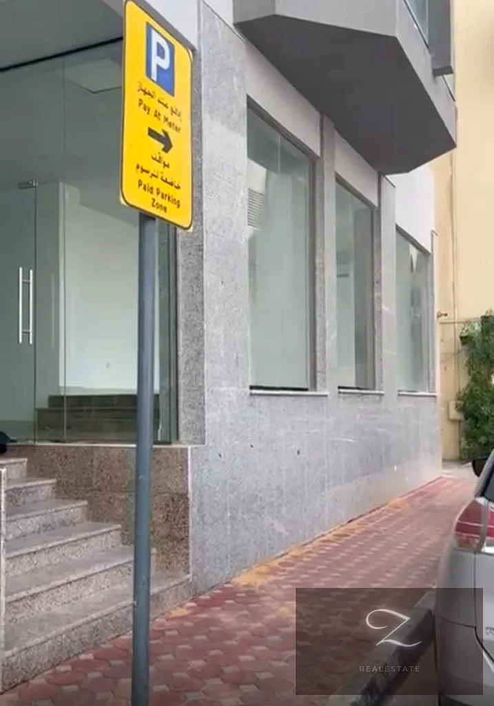 محل تجزئة مُجدّد بالكامل - مثالي لصيدلية | موقع متميز - المجز 1، الشارقة ( corniche buheira، مباشرةً مقابل مسجد النور)63818610373633110