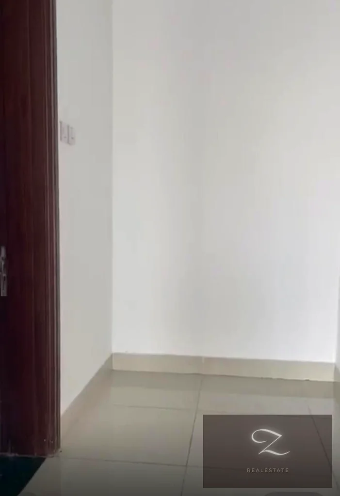 محل تجزئة مُجدّد بالكامل - مثالي لصيدلية | موقع متميز - المجز 1، الشارقة ( corniche buheira، مباشرةً مقابل مسجد النور)63818610373633113
