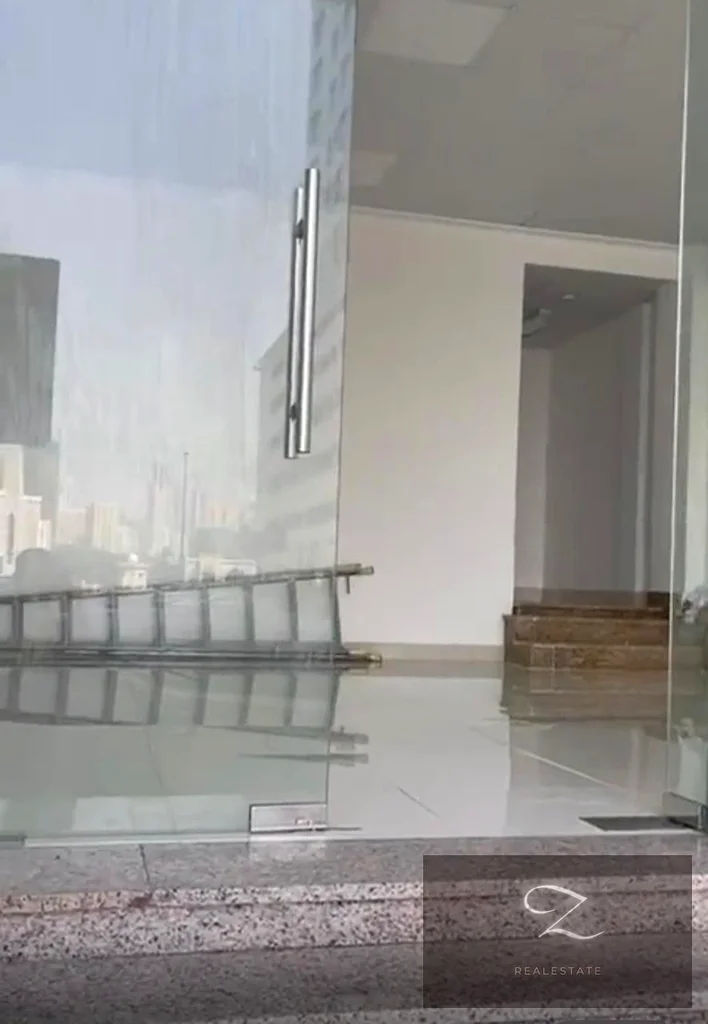 محل تجزئة مُجدّد بالكامل - مثالي لصيدلية | موقع متميز - المجز 1، الشارقة ( corniche buheira، مباشرةً مقابل مسجد النور)63818610373633114