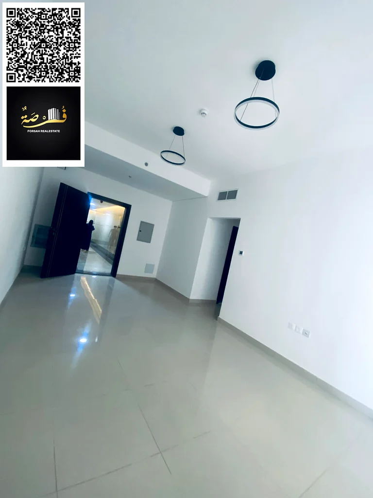 توجد شقتان وصالة للإيجار السنوي في عجمان، منطقة الجرف 3، بجانب السوق الصيني، أول مستأجر، 3 حمامات، غرف ماستر، سنترال63713688560514111