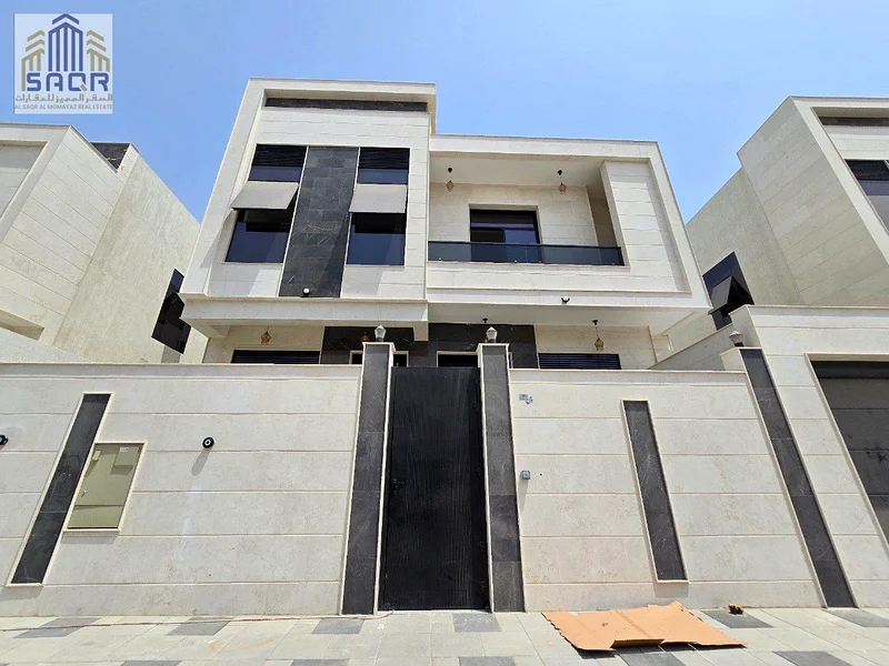 Air conditioning included / stone facade / freehold / large area63884771577474112